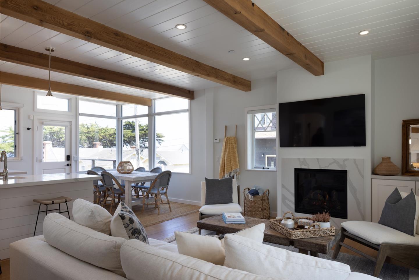Detail Gallery Image 4 of 23 For 284 Central Ave, Pacific Grove,  CA 93950 - 3 Beds | 3/1 Baths