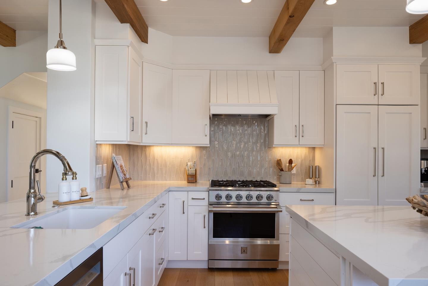 Detail Gallery Image 7 of 23 For 284 Central Ave, Pacific Grove,  CA 93950 - 3 Beds | 3/1 Baths