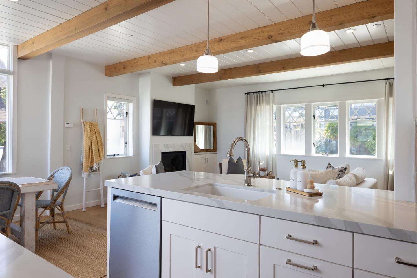 Detail Gallery Image 8 of 23 For 284 Central Ave, Pacific Grove,  CA 93950 - 3 Beds | 3/1 Baths