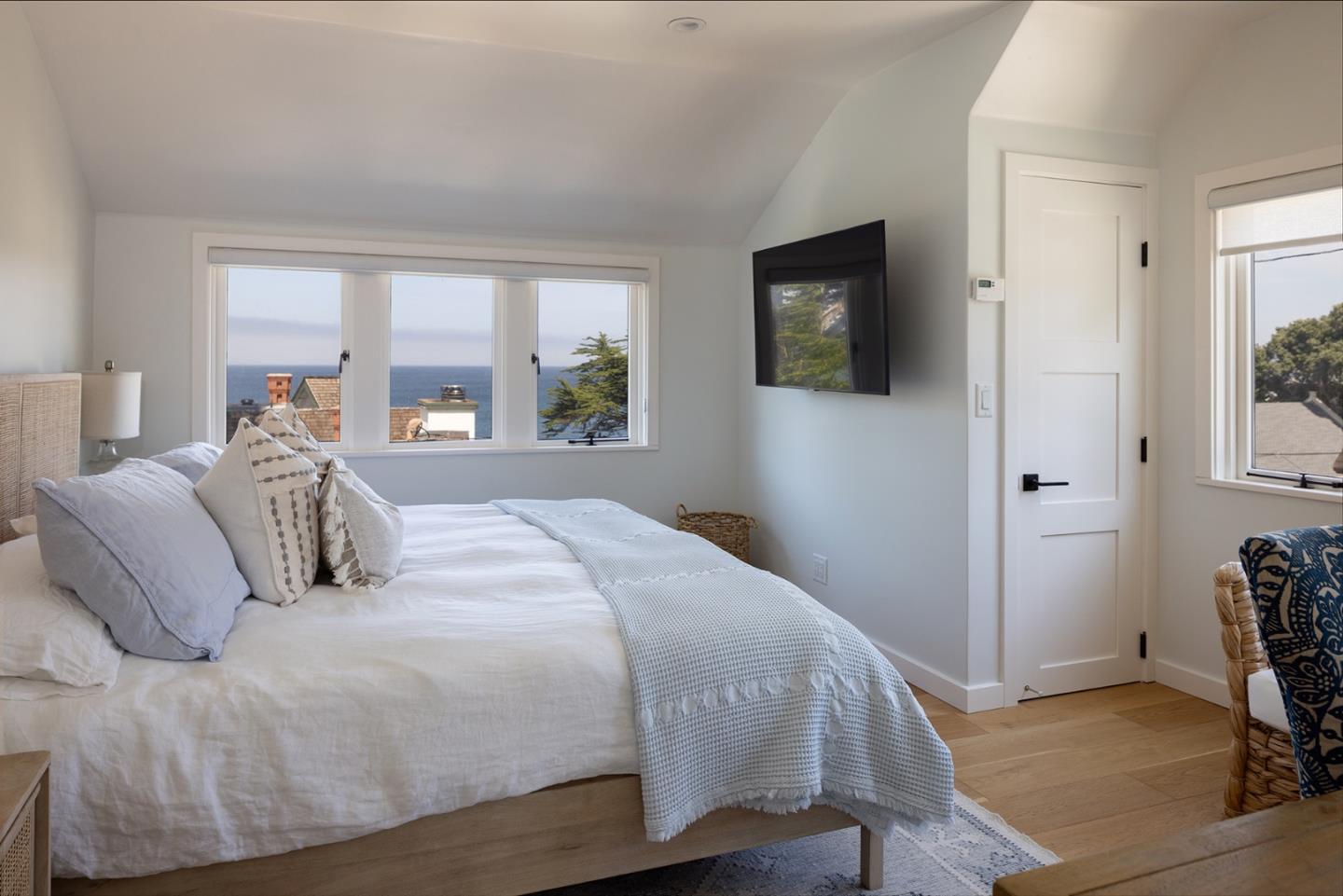 Detail Gallery Image 9 of 23 For 284 Central Ave, Pacific Grove,  CA 93950 - 3 Beds | 3/1 Baths