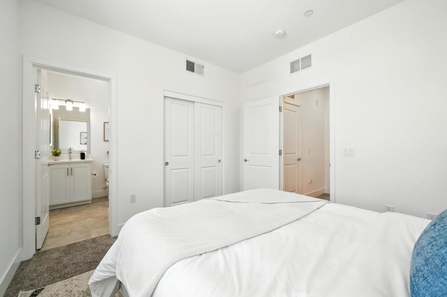 Detail Gallery Image 11 of 49 For 29341 Hub Ct, Hayward,  CA 94544 - 2 Beds | 2/1 Baths