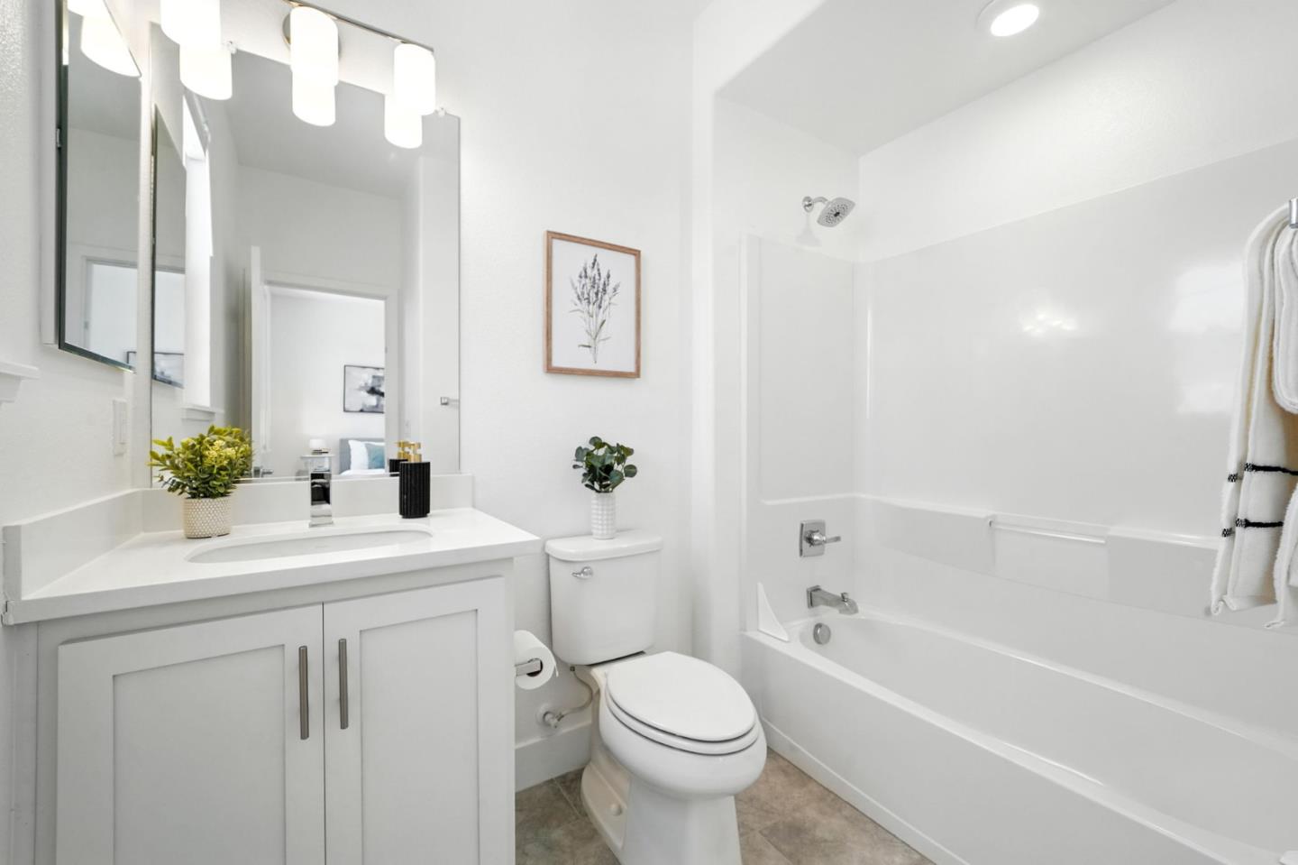 Detail Gallery Image 12 of 49 For 29341 Hub Ct, Hayward,  CA 94544 - 2 Beds | 2/1 Baths