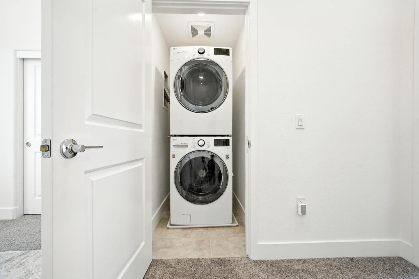 Detail Gallery Image 13 of 49 For 29341 Hub Ct, Hayward,  CA 94544 - 2 Beds | 2/1 Baths