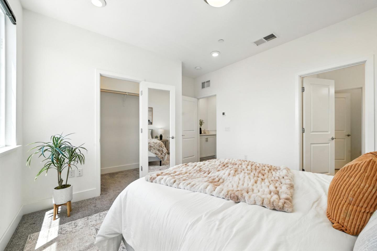 Detail Gallery Image 15 of 49 For 29341 Hub Ct, Hayward,  CA 94544 - 2 Beds | 2/1 Baths