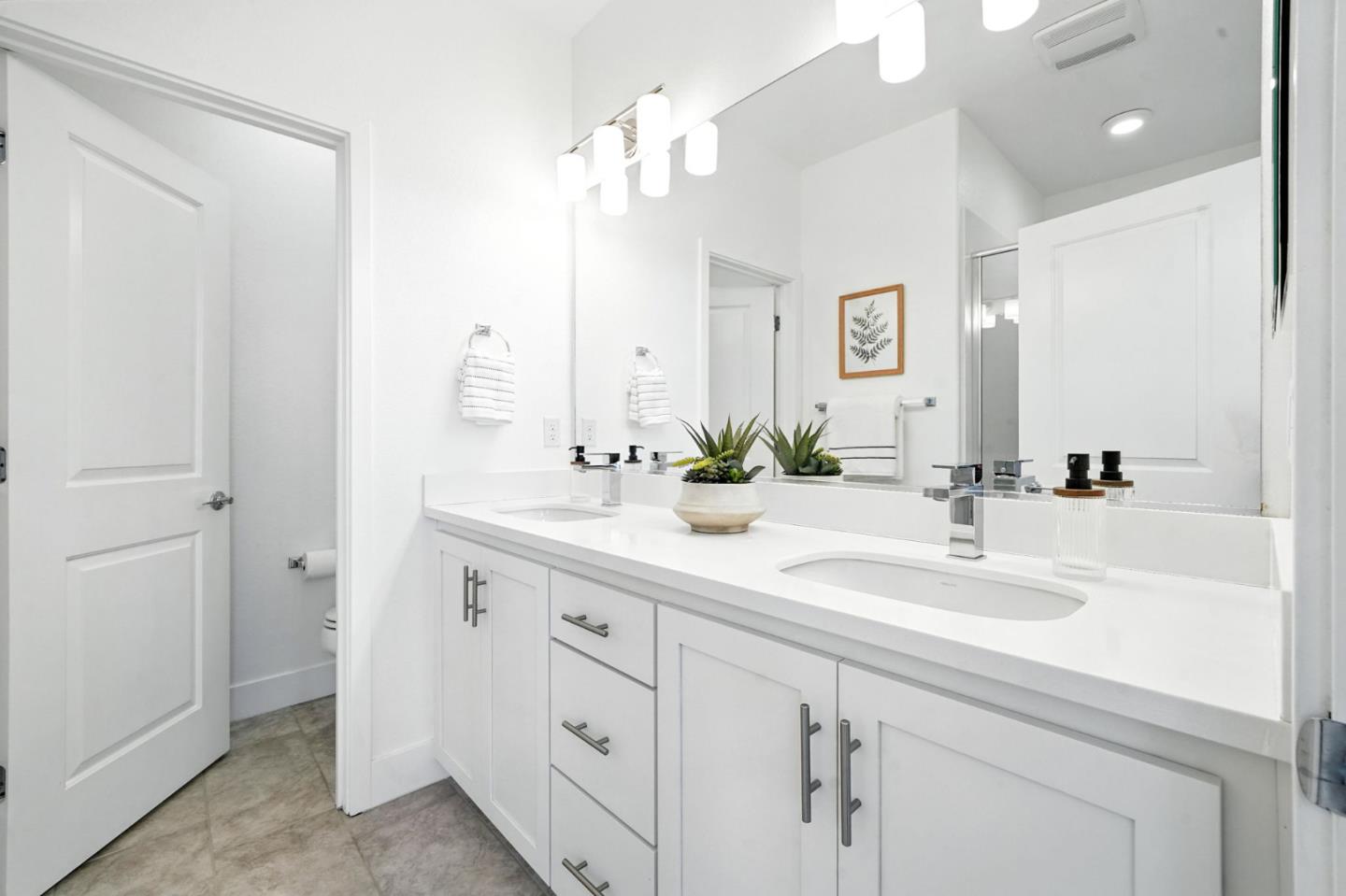 Detail Gallery Image 17 of 49 For 29341 Hub Ct, Hayward,  CA 94544 - 2 Beds | 2/1 Baths