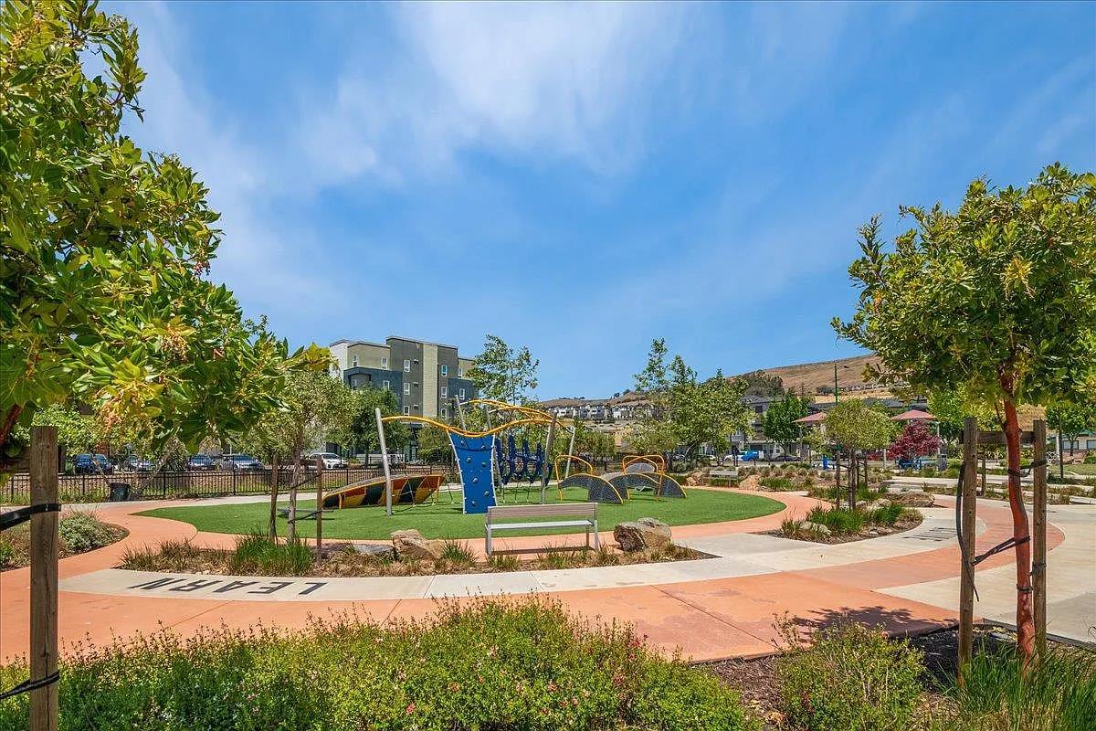 Detail Gallery Image 37 of 49 For 29341 Hub Ct, Hayward,  CA 94544 - 2 Beds | 2/1 Baths