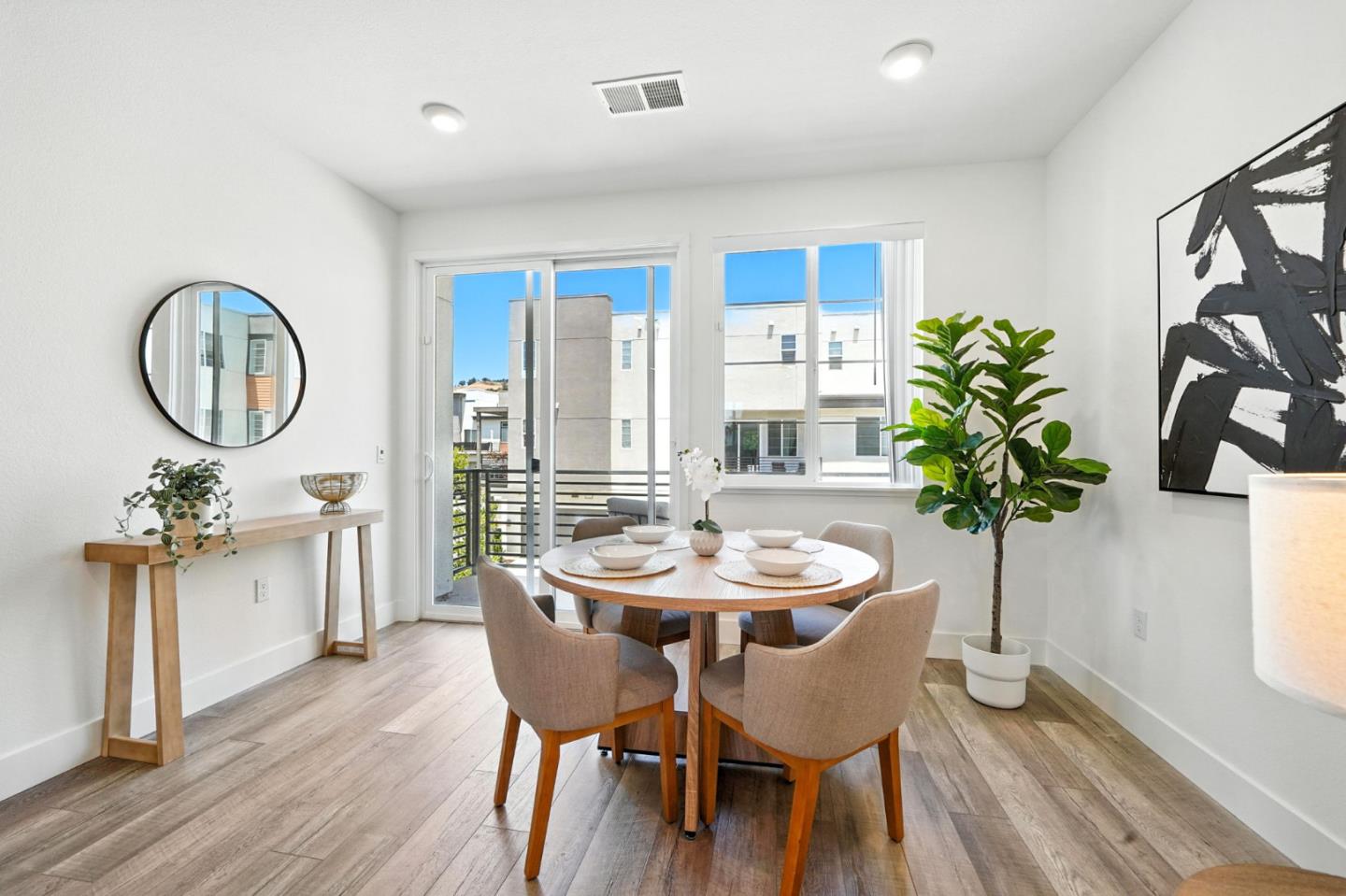 Detail Gallery Image 7 of 49 For 29341 Hub Ct, Hayward,  CA 94544 - 2 Beds | 2/1 Baths