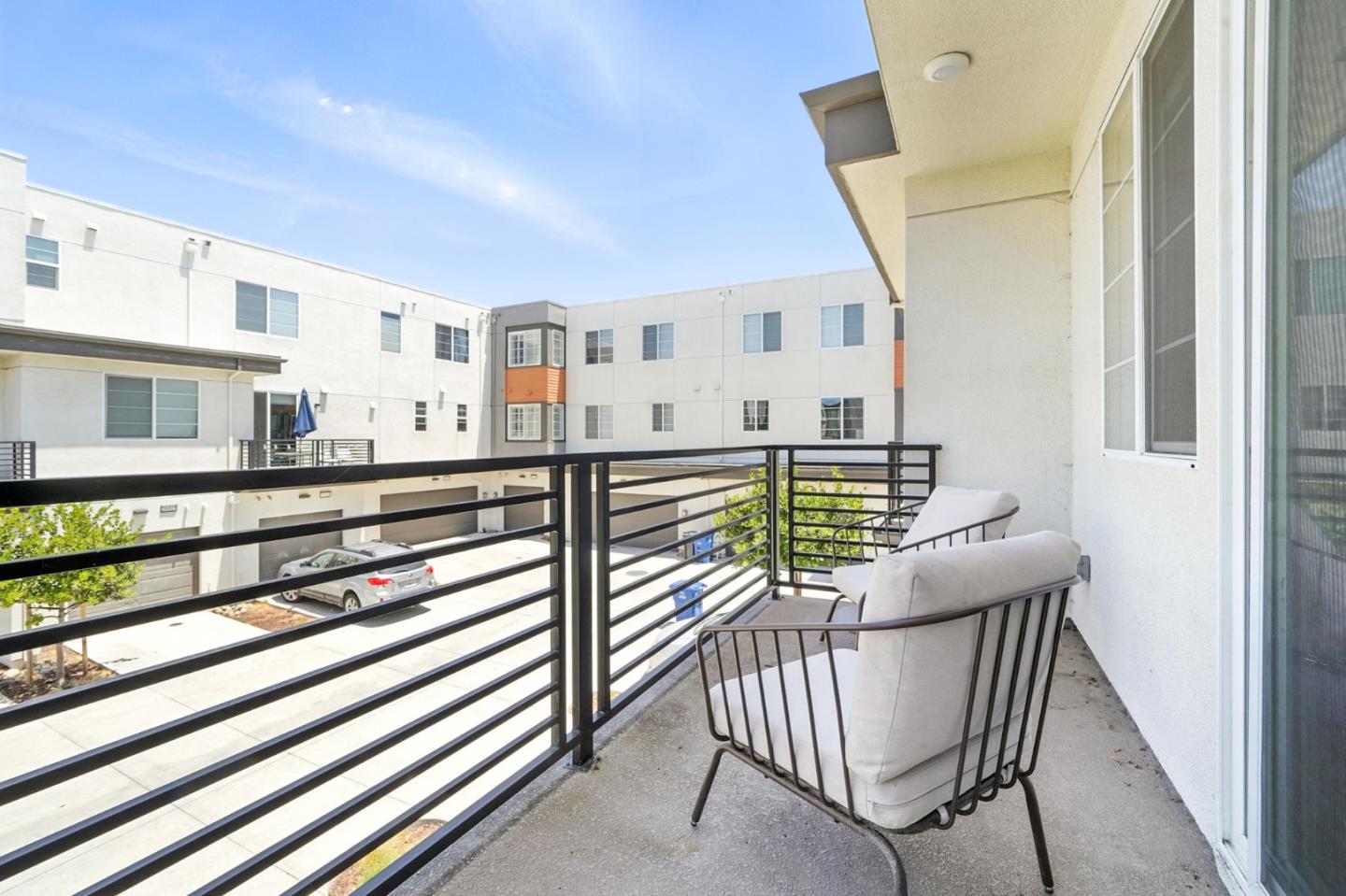 Detail Gallery Image 8 of 49 For 29341 Hub Ct, Hayward,  CA 94544 - 2 Beds | 2/1 Baths