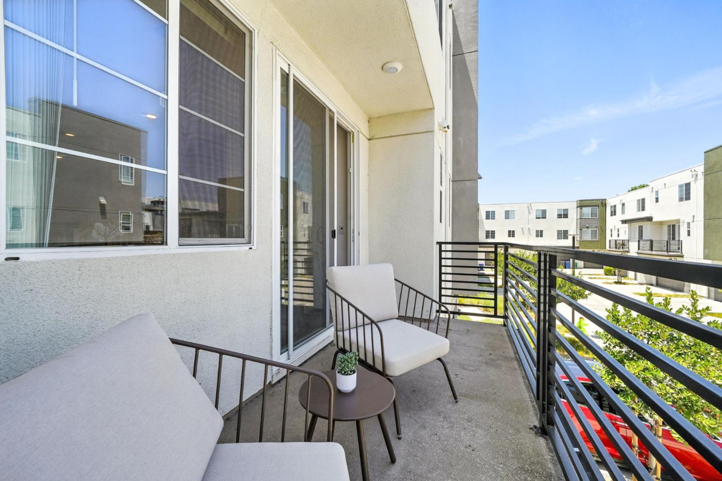 Detail Gallery Image 9 of 49 For 29341 Hub Ct, Hayward,  CA 94544 - 2 Beds | 2/1 Baths