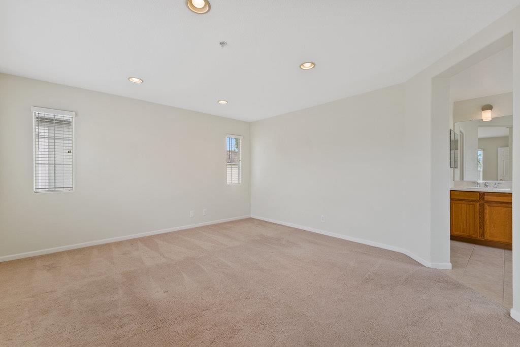 Detail Gallery Image 10 of 27 For 10 Villa St, Watsonville,  CA 95076 - 4 Beds | 2/1 Baths