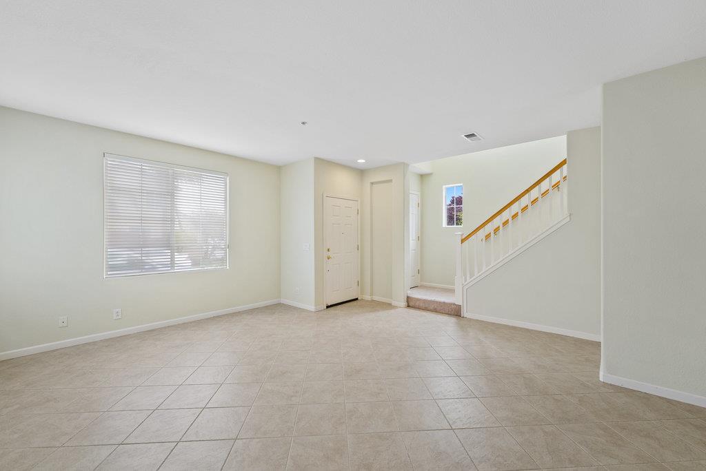 Detail Gallery Image 5 of 27 For 10 Villa St, Watsonville,  CA 95076 - 4 Beds | 2/1 Baths