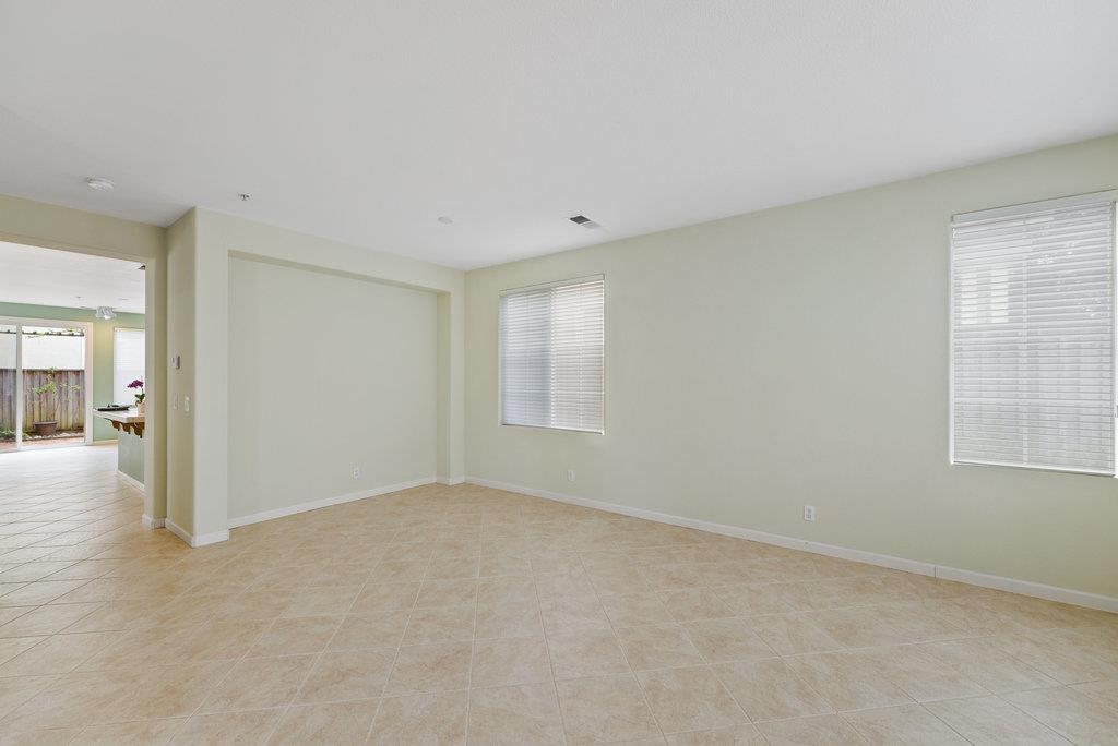 Detail Gallery Image 6 of 27 For 10 Villa St, Watsonville,  CA 95076 - 4 Beds | 2/1 Baths