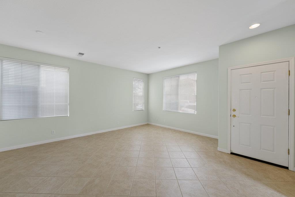 Detail Gallery Image 7 of 27 For 10 Villa St, Watsonville,  CA 95076 - 4 Beds | 2/1 Baths