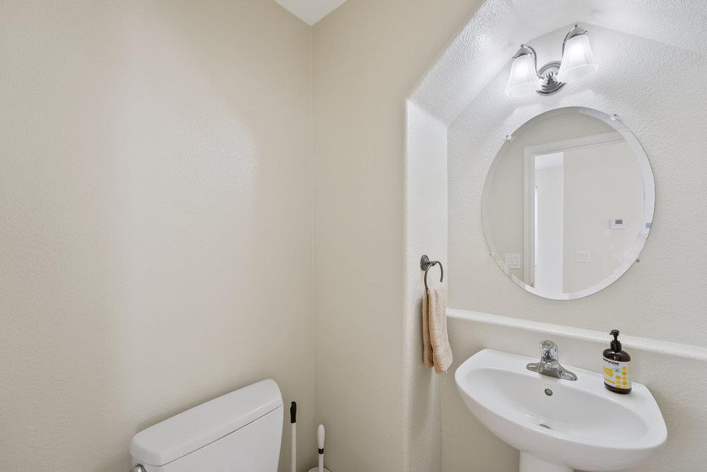 Detail Gallery Image 8 of 27 For 10 Villa St, Watsonville,  CA 95076 - 4 Beds | 2/1 Baths