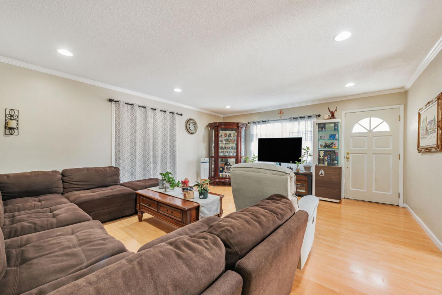 Detail Gallery Image 4 of 27 For 2631 Brahms Ave, San Jose,  CA 95122 - 3 Beds | 2 Baths