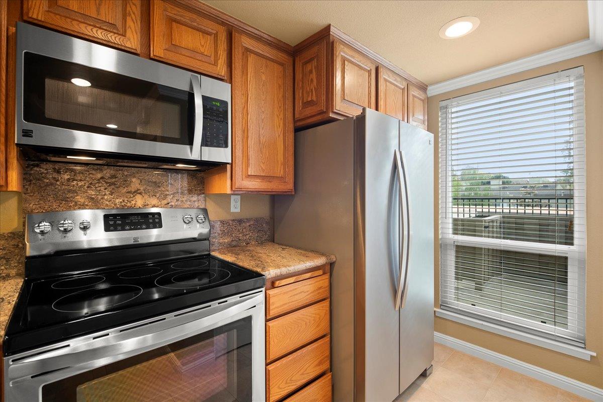 Detail Gallery Image 11 of 30 For 24280 Dover Lane, Hayward,  CA 94541 - 3 Beds | 3 Baths