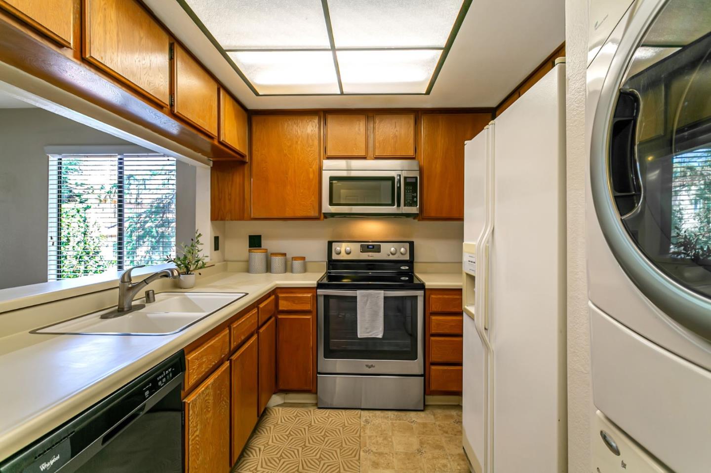 Detail Gallery Image 16 of 33 For 771 Williamsburg Way #B,  Gilroy,  CA 95020 - 1 Beds | 1 Baths
