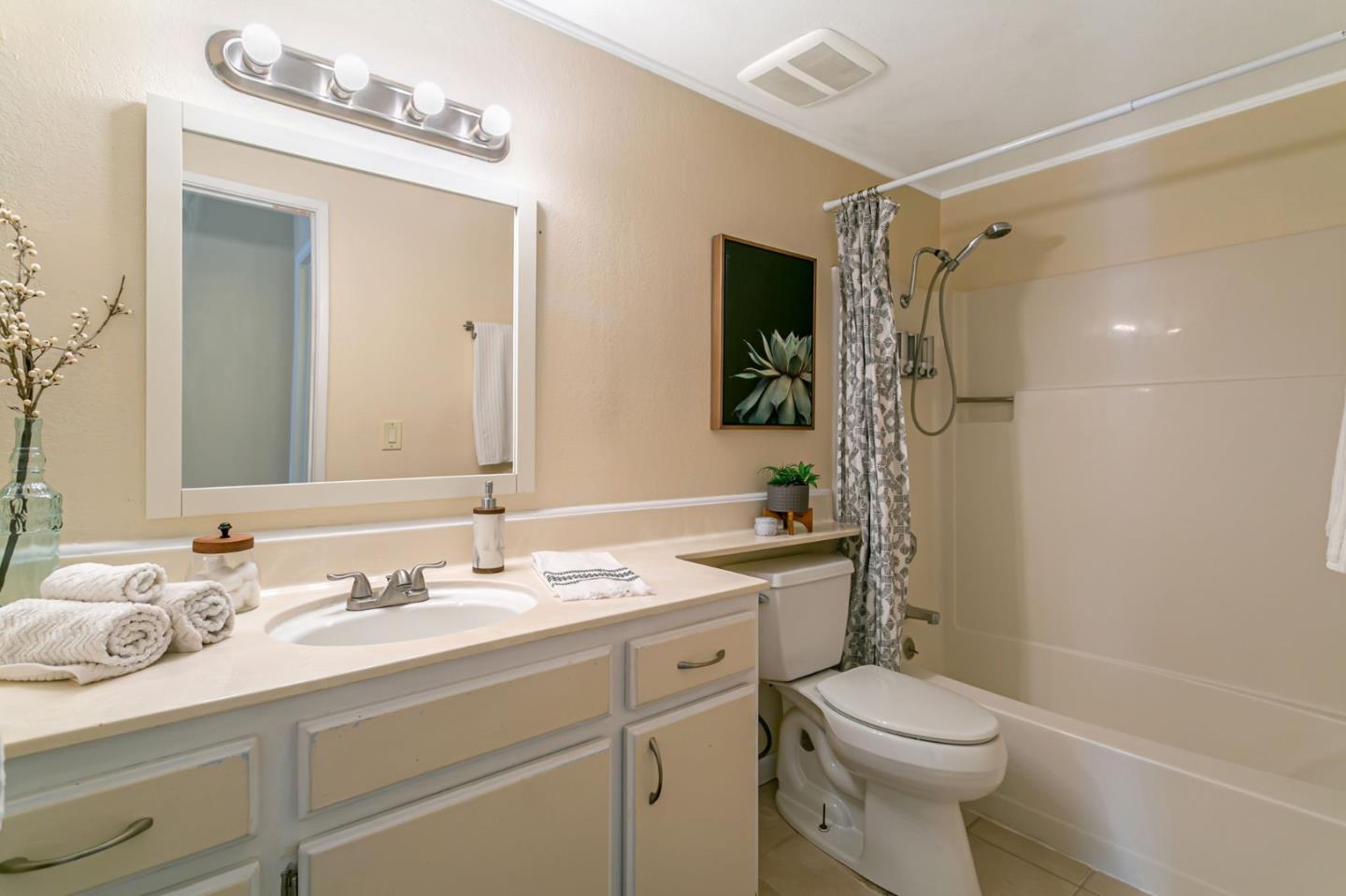 Detail Gallery Image 24 of 33 For 771 Williamsburg Way #B,  Gilroy,  CA 95020 - 1 Beds | 1 Baths