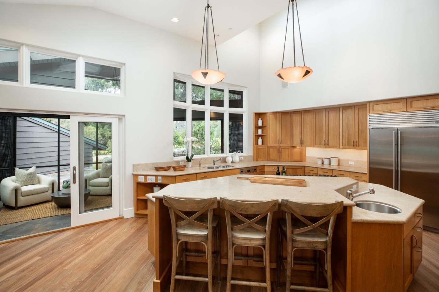 Detail Gallery Image 11 of 57 For 12008 Emerald Hill Ln, Los Altos Hills,  CA 94022 - 4 Beds | 3/1 Baths