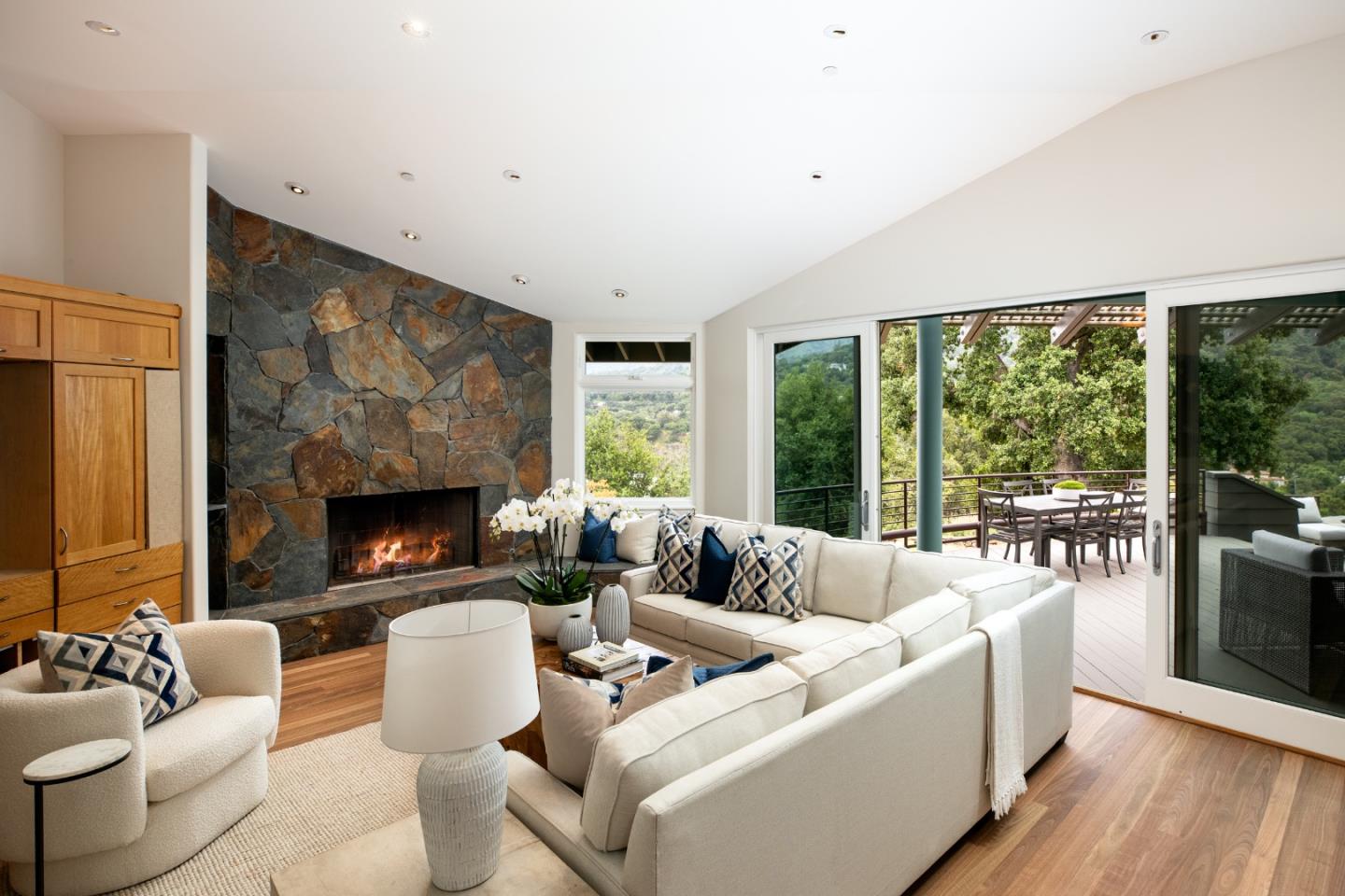 Detail Gallery Image 15 of 57 For 12008 Emerald Hill Ln, Los Altos Hills,  CA 94022 - 4 Beds | 3/1 Baths