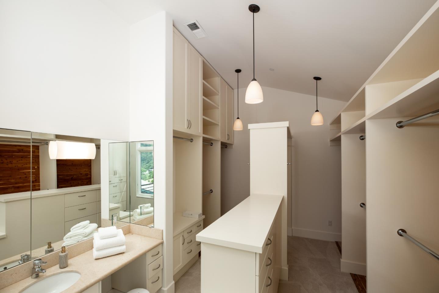 Detail Gallery Image 23 of 57 For 12008 Emerald Hill Ln, Los Altos Hills,  CA 94022 - 4 Beds | 3/1 Baths