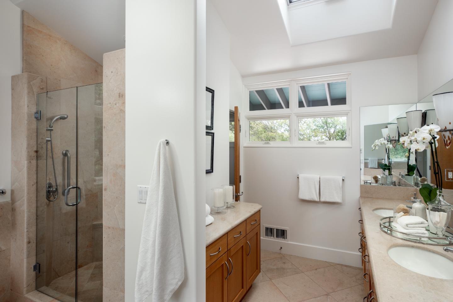 Detail Gallery Image 24 of 57 For 12008 Emerald Hill Ln, Los Altos Hills,  CA 94022 - 4 Beds | 3/1 Baths