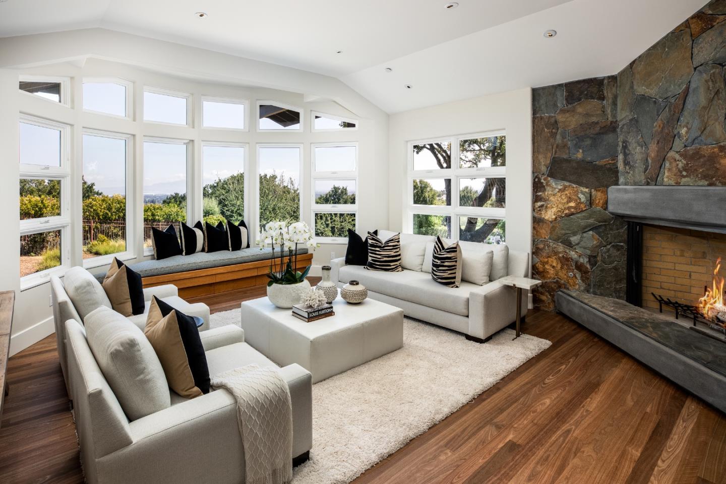 Detail Gallery Image 6 of 57 For 12008 Emerald Hill Ln, Los Altos Hills,  CA 94022 - 4 Beds | 3/1 Baths