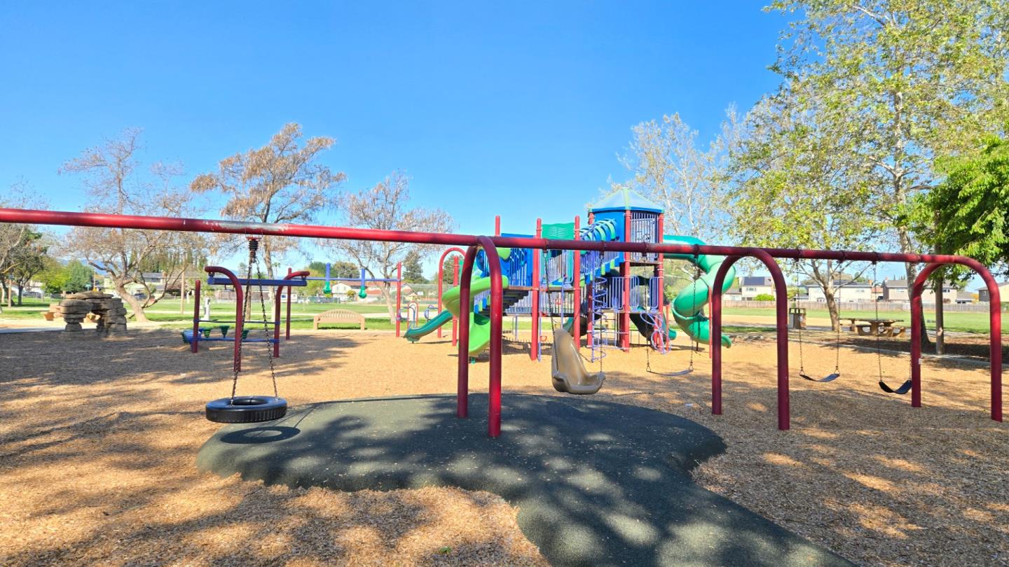 Detail Gallery Image 57 of 65 For 433 Hyde Park Dr, San Jose,  CA 95136 - 4 Beds | 2/1 Baths
