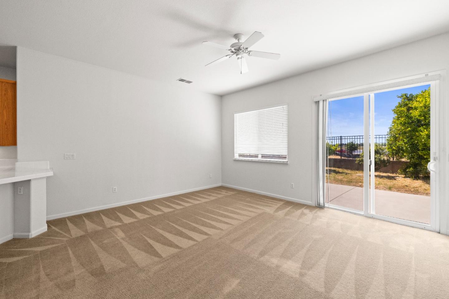 Detail Gallery Image 10 of 22 For 4700 Coppola Cir, Elk Grove,  CA 95757 - 4 Beds | 2 Baths