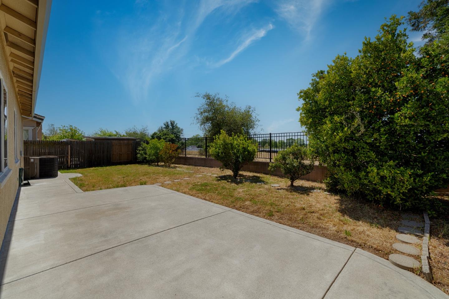 Detail Gallery Image 12 of 22 For 4700 Coppola Cir, Elk Grove,  CA 95757 - 4 Beds | 2 Baths