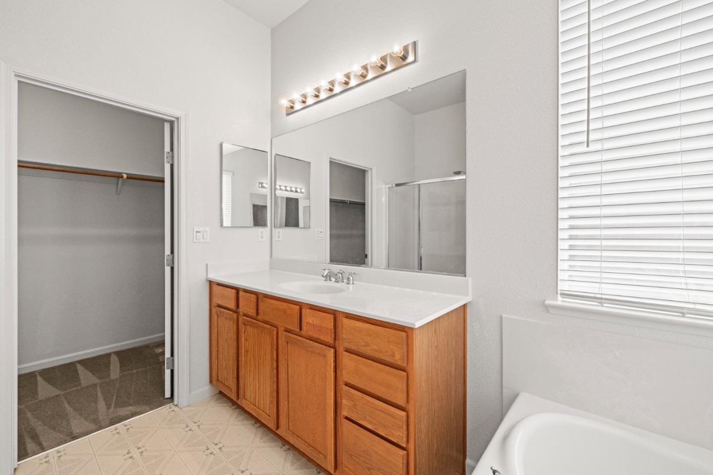 Detail Gallery Image 18 of 22 For 4700 Coppola Cir, Elk Grove,  CA 95757 - 4 Beds | 2 Baths