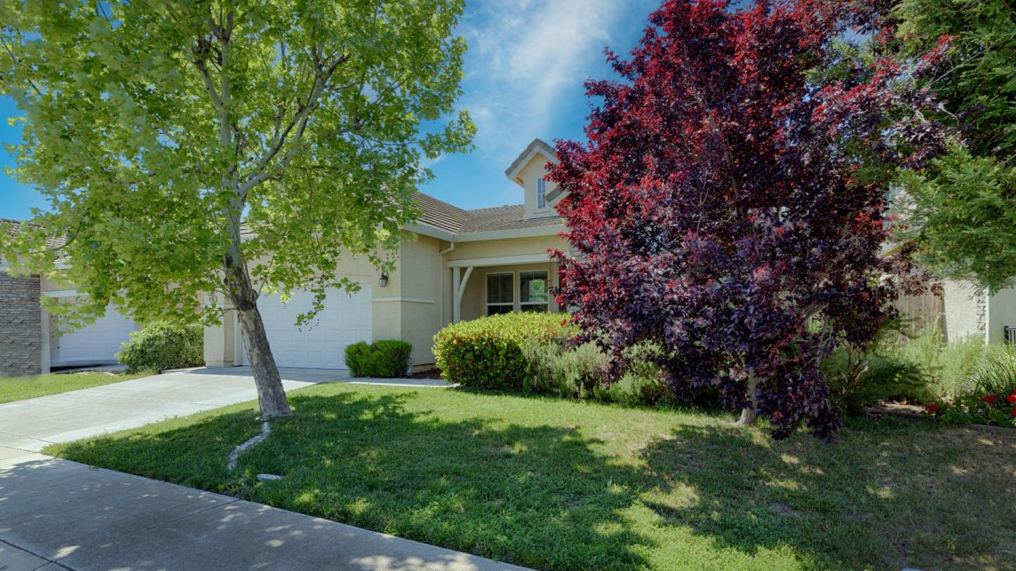 Detail Gallery Image 3 of 22 For 4700 Coppola Cir, Elk Grove,  CA 95757 - 4 Beds | 2 Baths