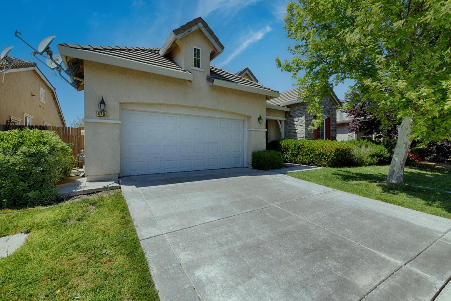 Detail Gallery Image 4 of 22 For 4700 Coppola Cir, Elk Grove,  CA 95757 - 4 Beds | 2 Baths