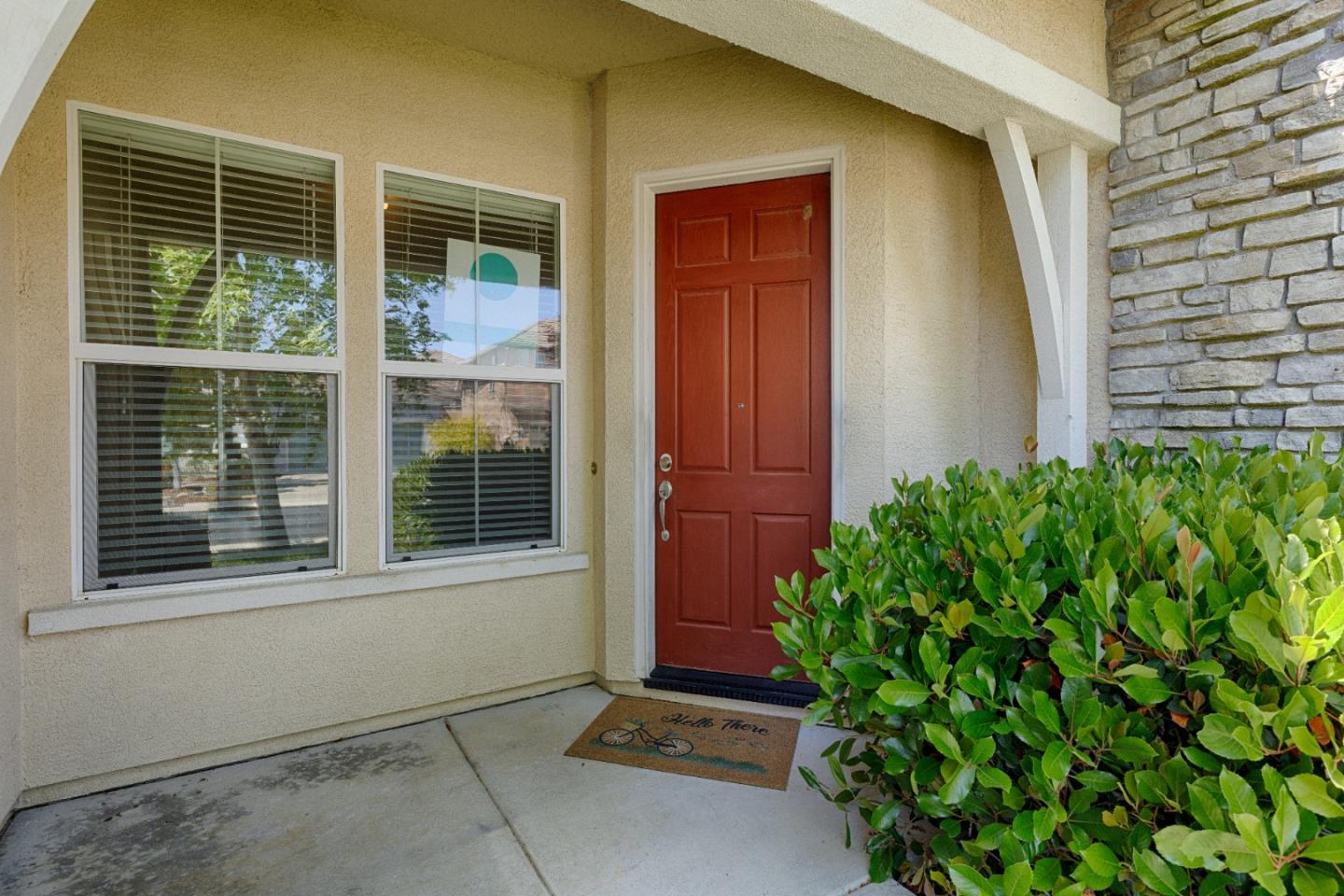 Detail Gallery Image 5 of 22 For 4700 Coppola Cir, Elk Grove,  CA 95757 - 4 Beds | 2 Baths