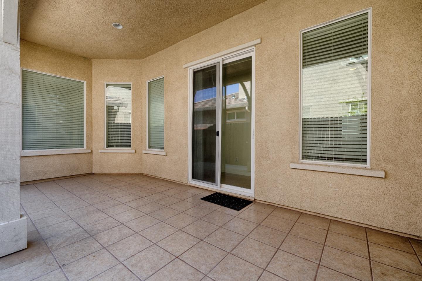 Detail Gallery Image 6 of 22 For 4700 Coppola Cir, Elk Grove,  CA 95757 - 4 Beds | 2 Baths