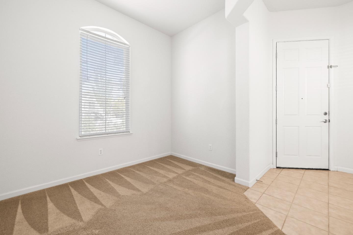 Detail Gallery Image 7 of 22 For 4700 Coppola Cir, Elk Grove,  CA 95757 - 4 Beds | 2 Baths