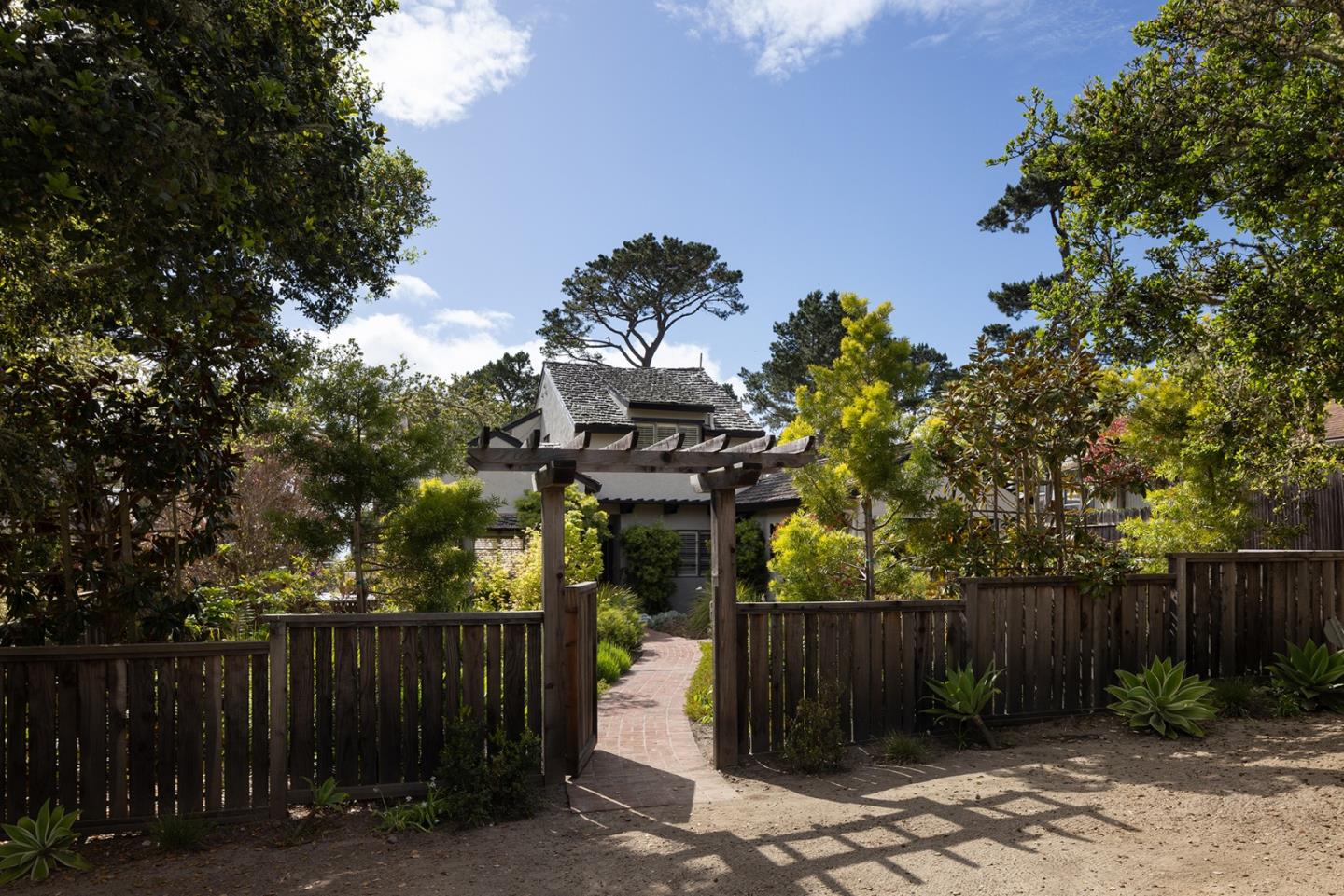 Detail Gallery Image 3 of 23 For 24728 San Carlos St, Carmel,  CA 93923 - 3 Beds | 3/1 Baths