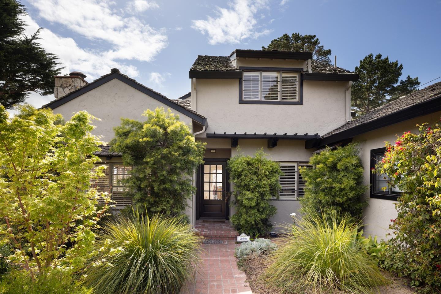 Detail Gallery Image 4 of 23 For 24728 San Carlos St, Carmel,  CA 93923 - 3 Beds | 3/1 Baths