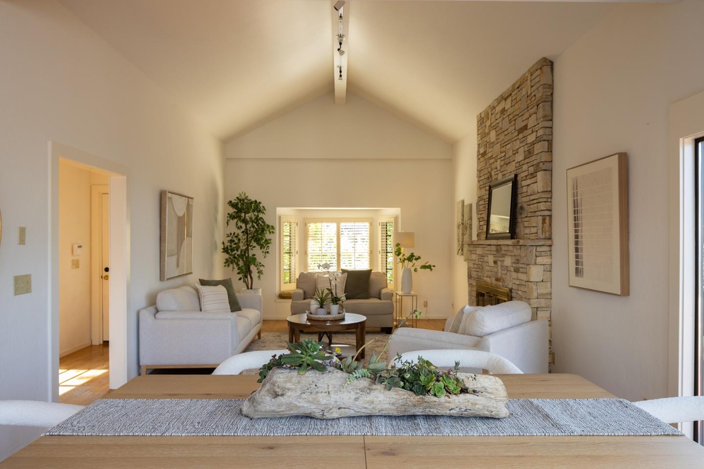 Detail Gallery Image 7 of 23 For 24728 San Carlos St, Carmel,  CA 93923 - 3 Beds | 3/1 Baths