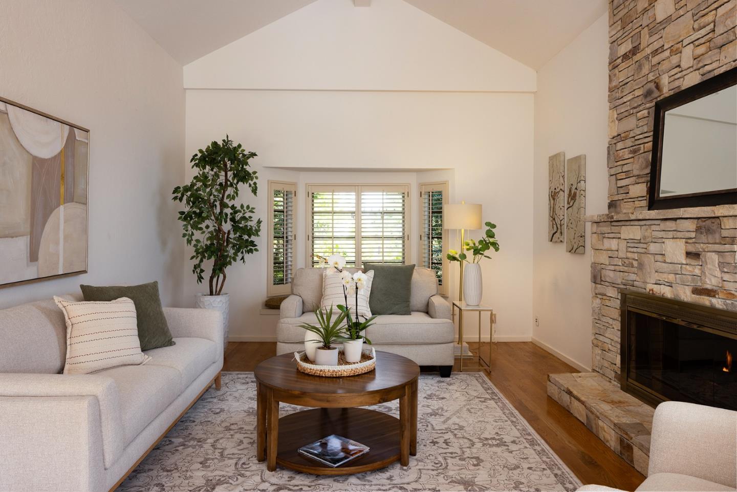 Detail Gallery Image 9 of 23 For 24728 San Carlos St, Carmel,  CA 93923 - 3 Beds | 3/1 Baths