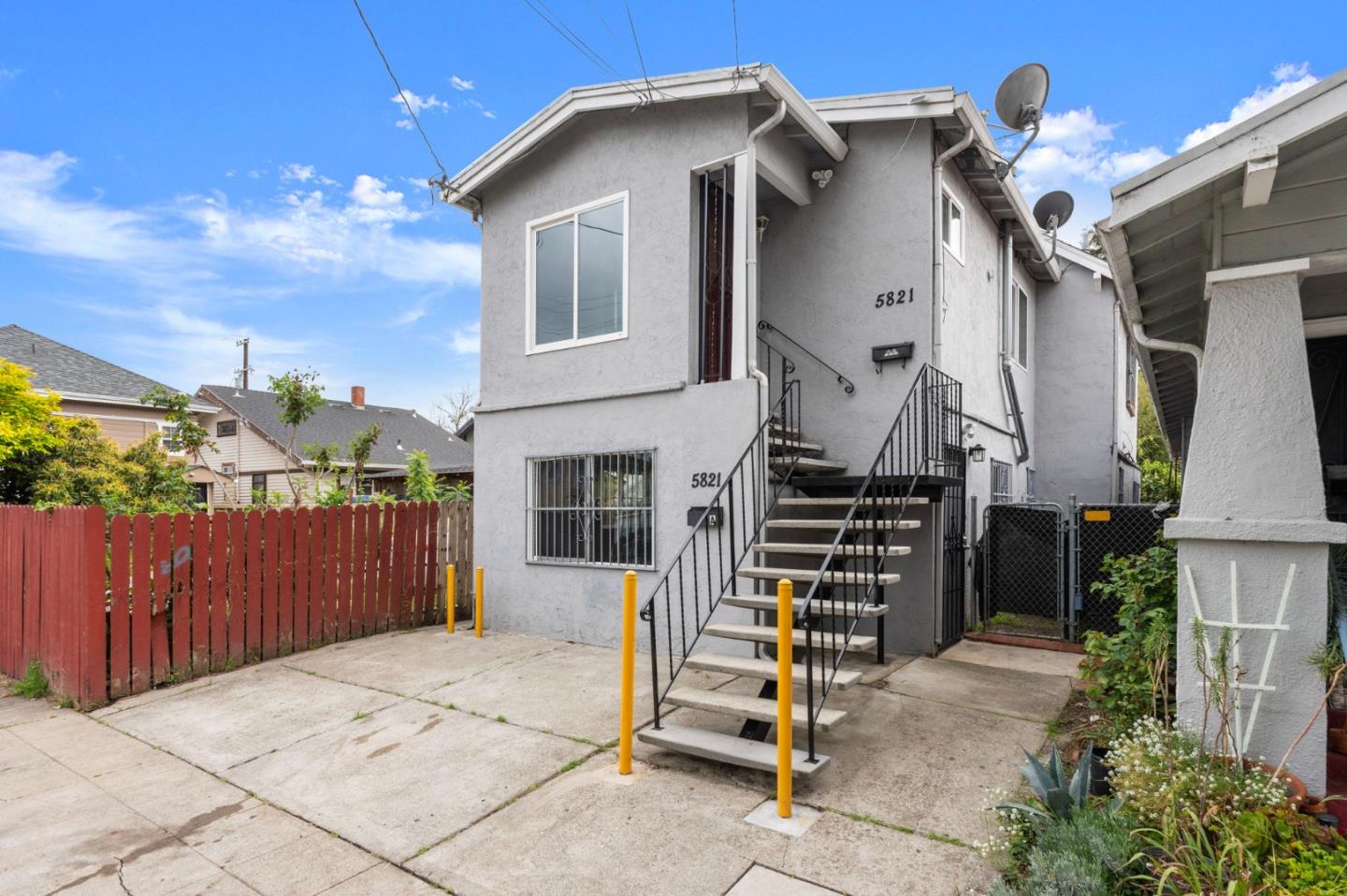 Detail Gallery Image 1 of 43 For 5821 E 17th St, Oakland,  CA 94621 - – Beds | – Baths