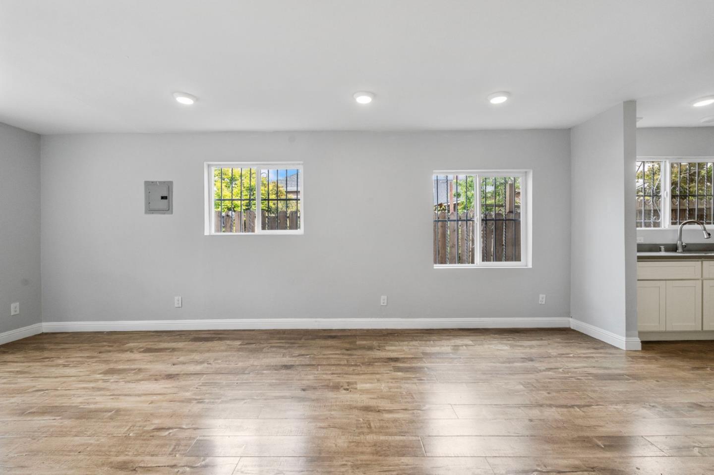 Detail Gallery Image 10 of 43 For 5821 E 17th St, Oakland,  CA 94621 - – Beds | – Baths