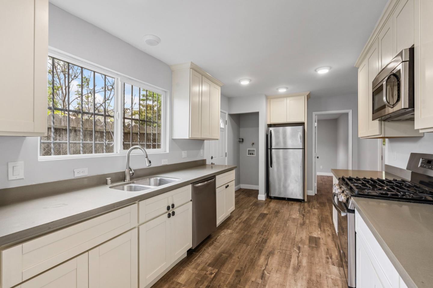 Detail Gallery Image 11 of 43 For 5821 E 17th St, Oakland,  CA 94621 - – Beds | – Baths