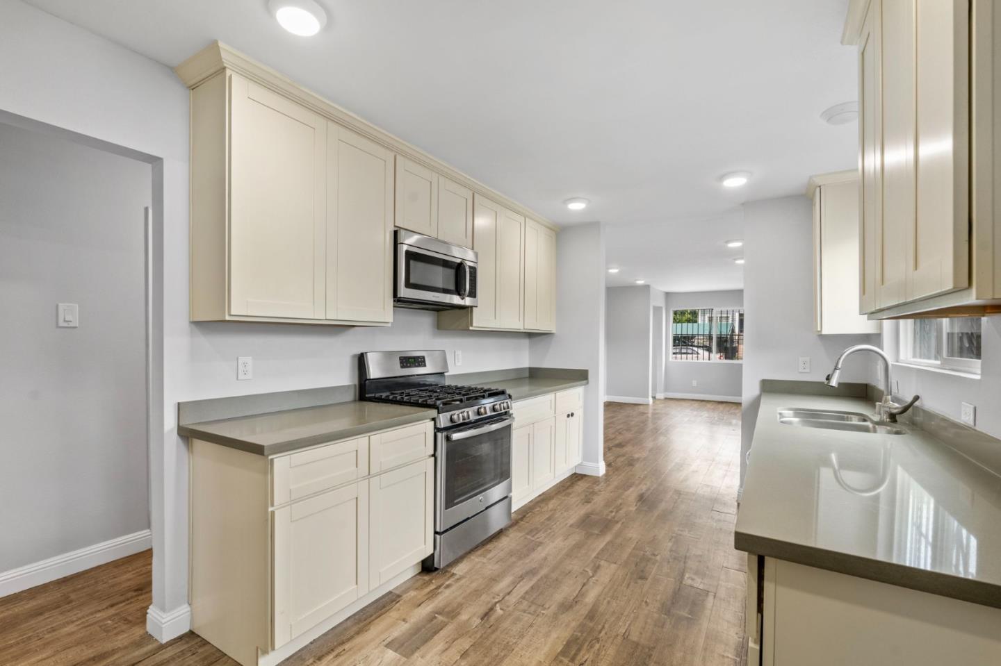 Detail Gallery Image 13 of 43 For 5821 E 17th St, Oakland,  CA 94621 - – Beds | – Baths