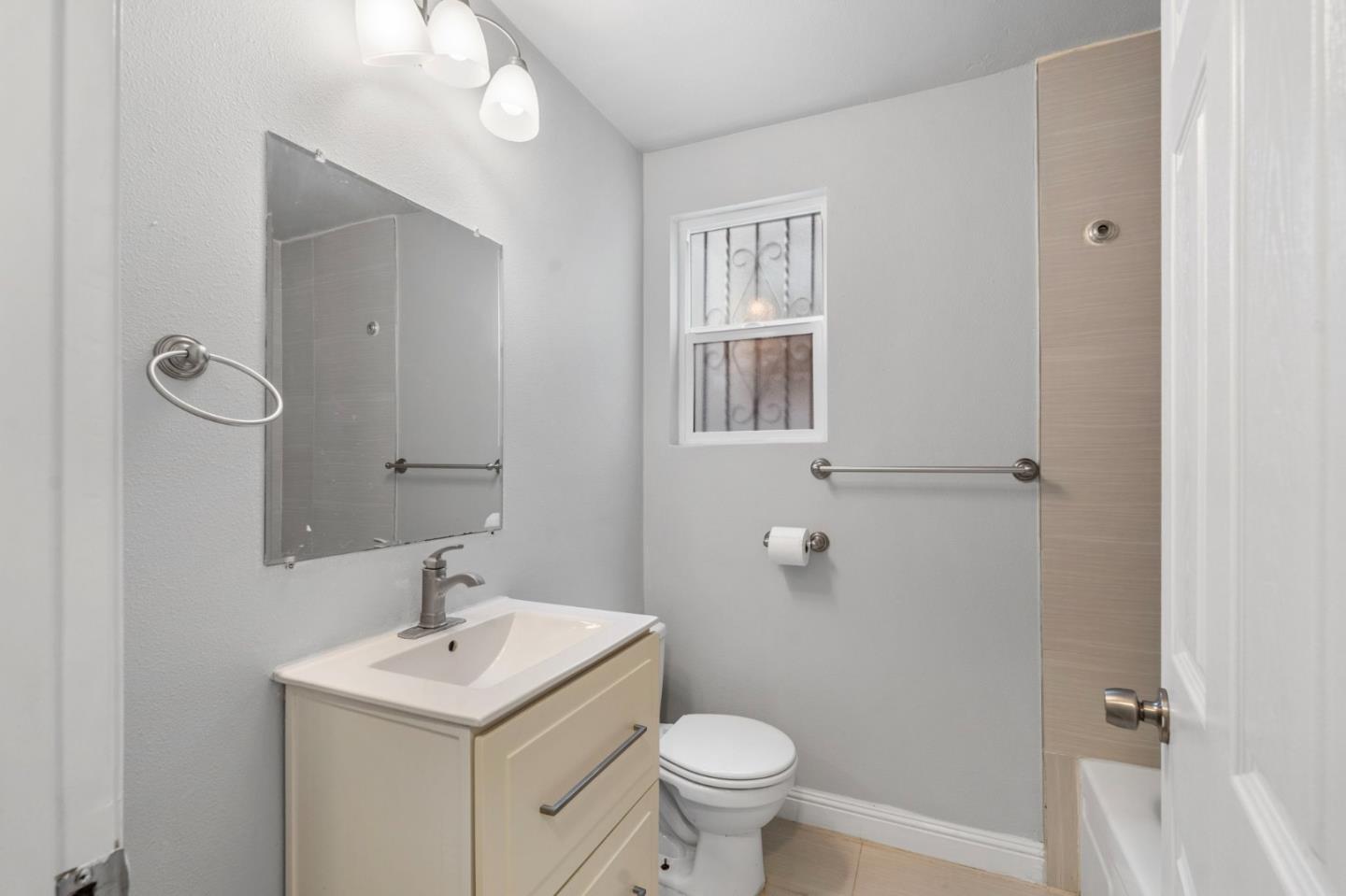 Detail Gallery Image 20 of 43 For 5821 E 17th St, Oakland,  CA 94621 - – Beds | – Baths