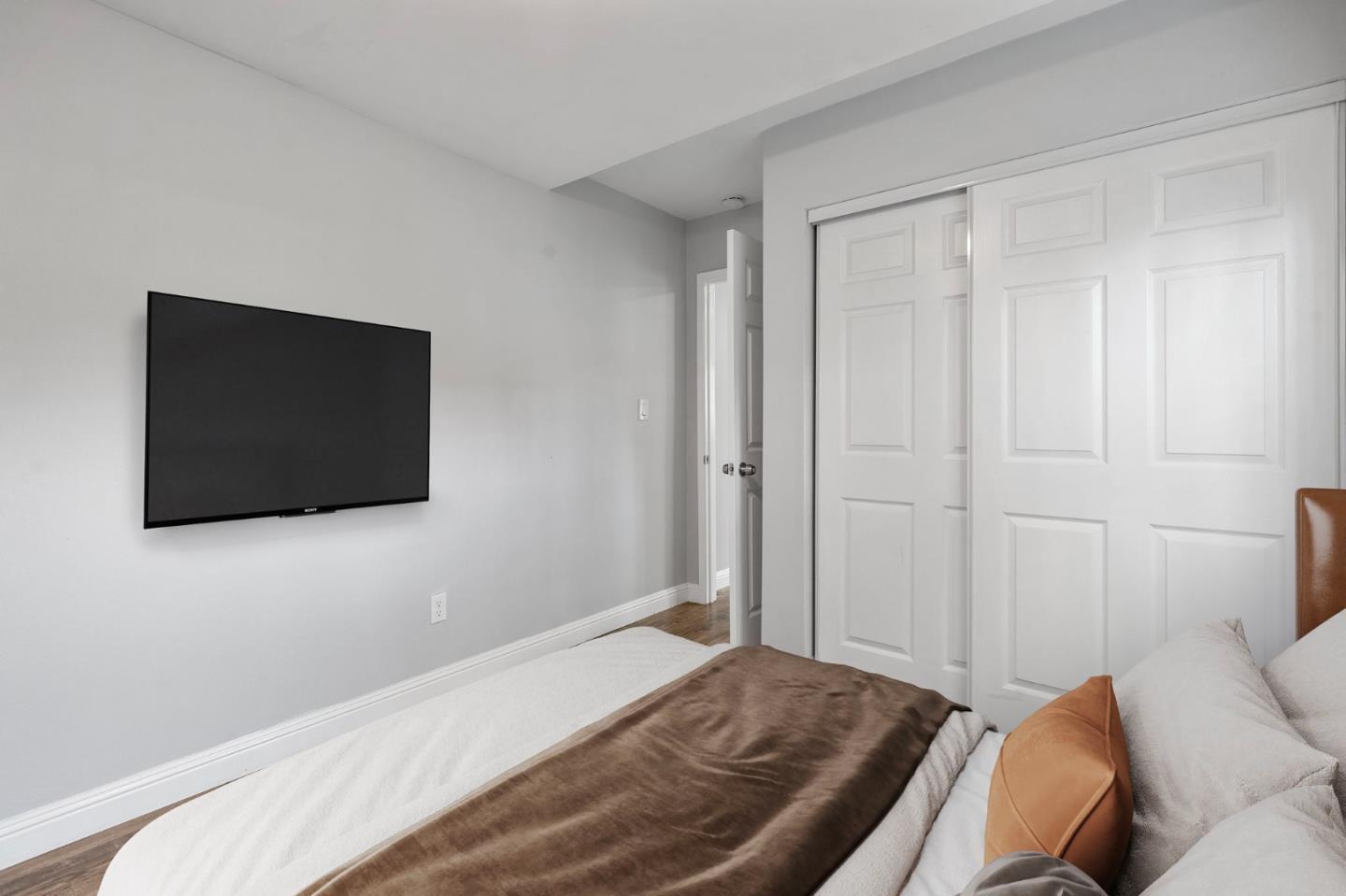 Detail Gallery Image 5 of 43 For 5821 E 17th St, Oakland,  CA 94621 - – Beds | – Baths