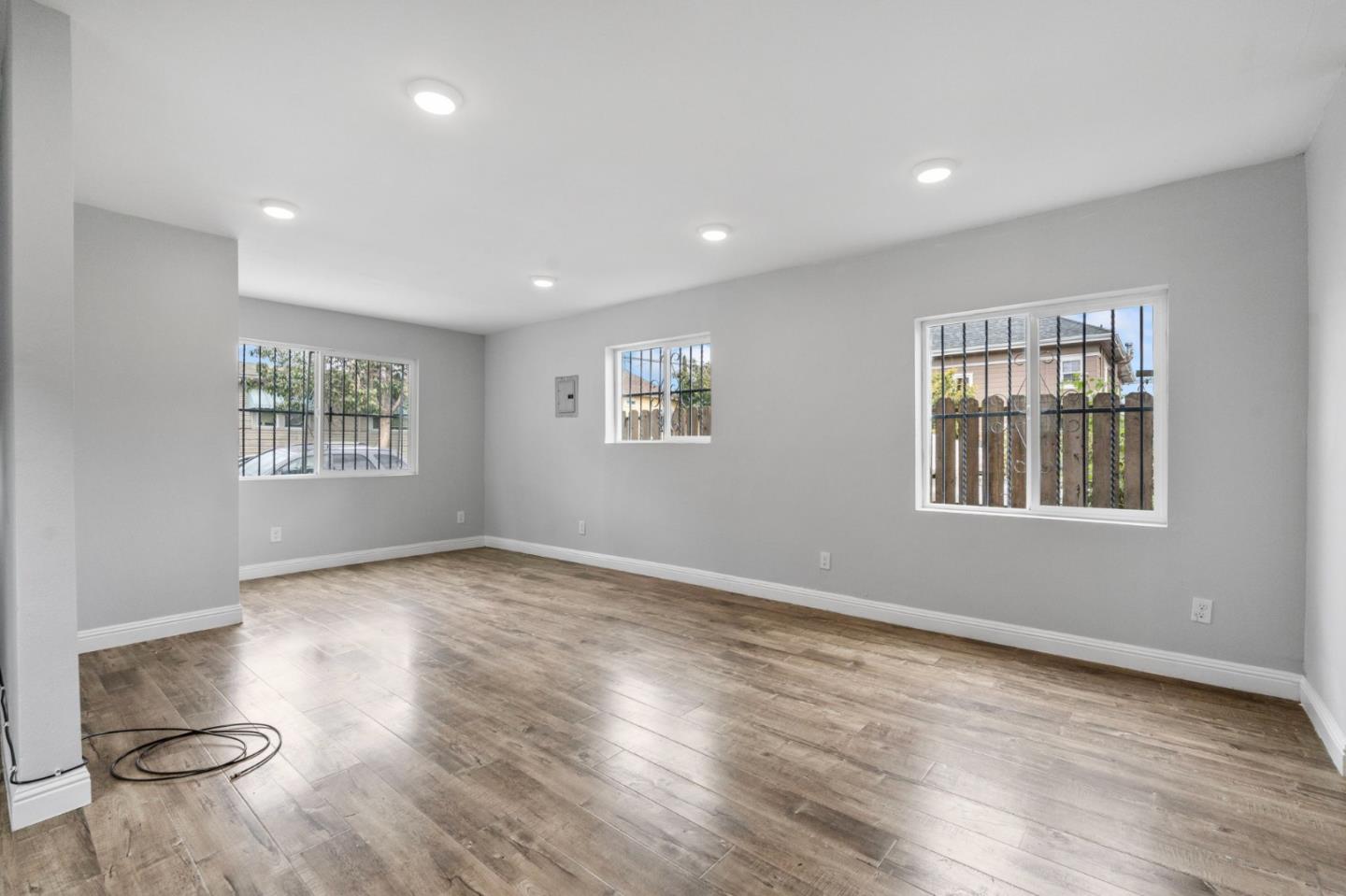 Detail Gallery Image 7 of 43 For 5821 E 17th St, Oakland,  CA 94621 - – Beds | – Baths