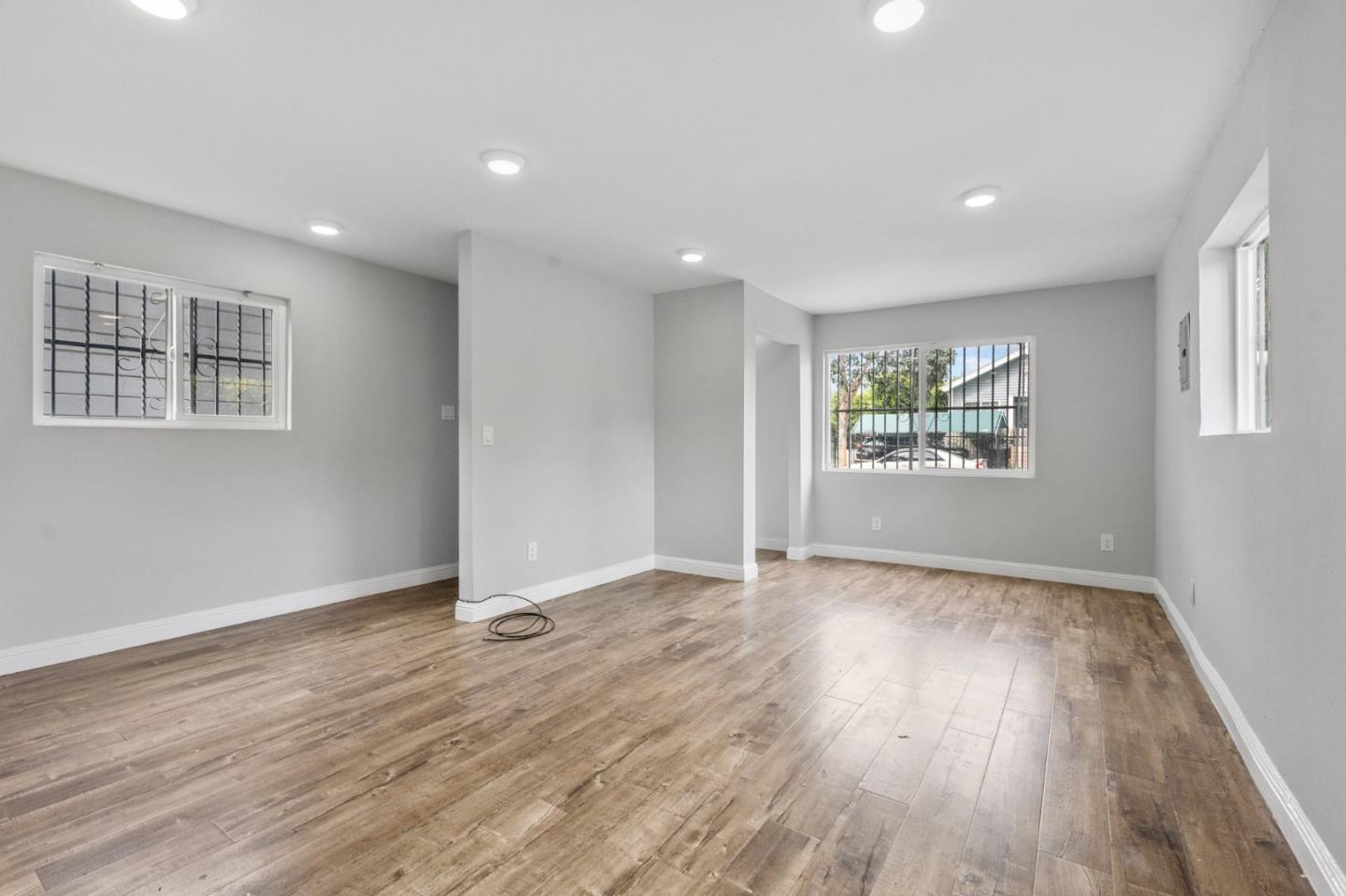 Detail Gallery Image 8 of 43 For 5821 E 17th St, Oakland,  CA 94621 - – Beds | – Baths
