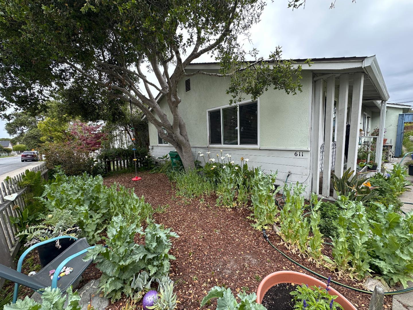 Detail Gallery Image 1 of 13 For 609 Congress Ave, Pacific Grove,  CA 93950 - 6 Beds | 2 Baths