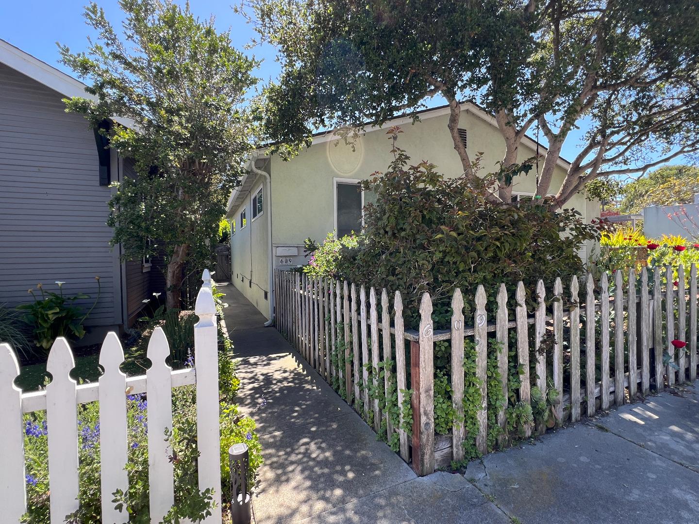 Detail Gallery Image 18 of 24 For 609 Congress Ave, Pacific Grove,  CA 93950 - 6 Beds | 2 Baths